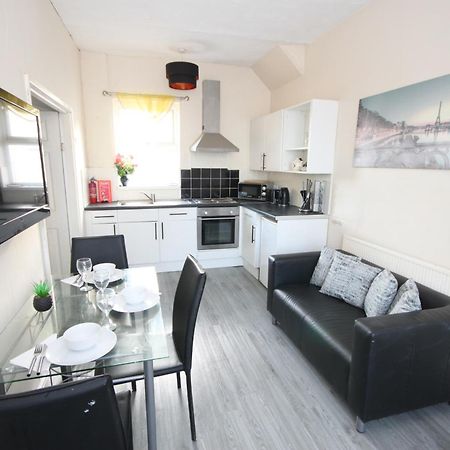 Barton Seaview, Self Catering Studio Apartments, Promenade & Central Beach Location, Families, Couples Or 23 Years Plus Only, Free Parking Blackpool Eksteriør billede
