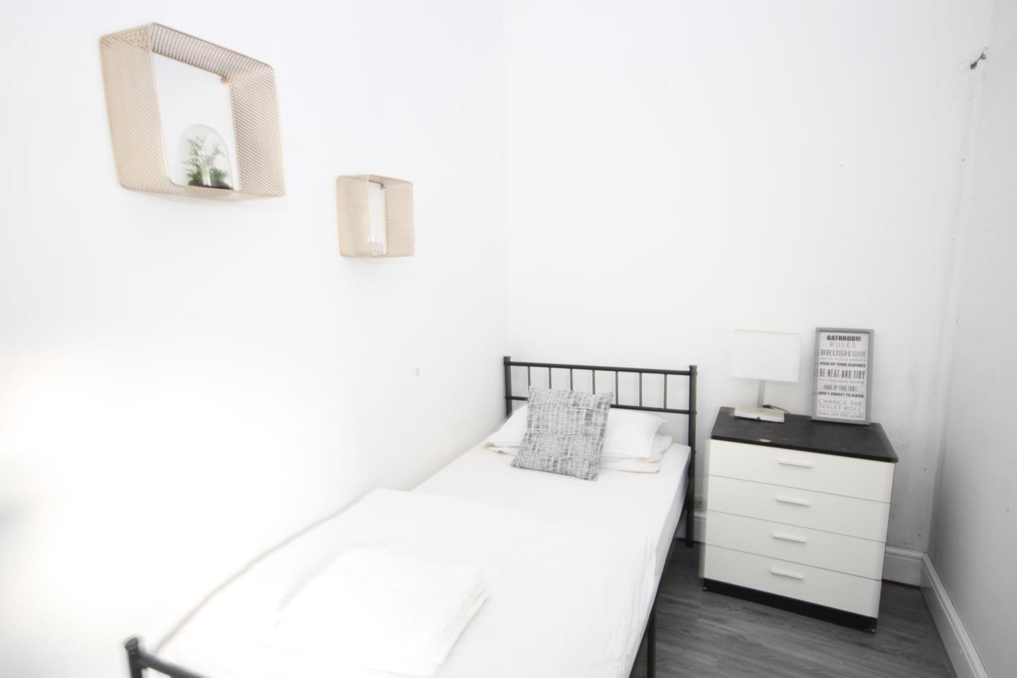 Barton Seaview, Self Catering Studio Apartments, Promenade & Central Beach Location, Families, Couples Or 23 Years Plus Only, Free Parking Blackpool Eksteriør billede