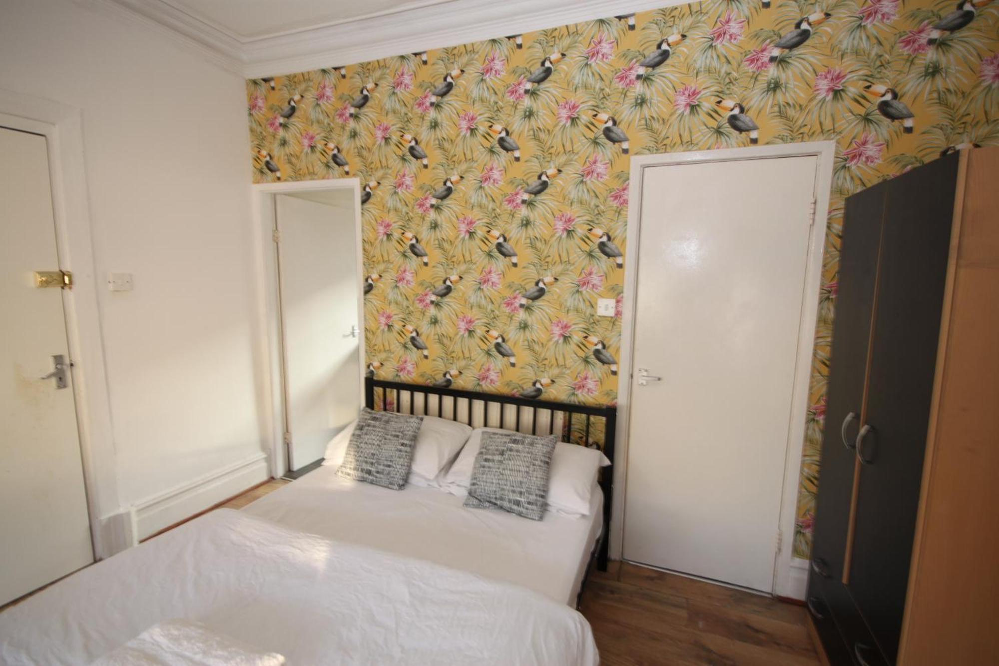 Barton Seaview, Self Catering Studio Apartments, Promenade & Central Beach Location, Families, Couples Or 23 Years Plus Only, Free Parking Blackpool Eksteriør billede
