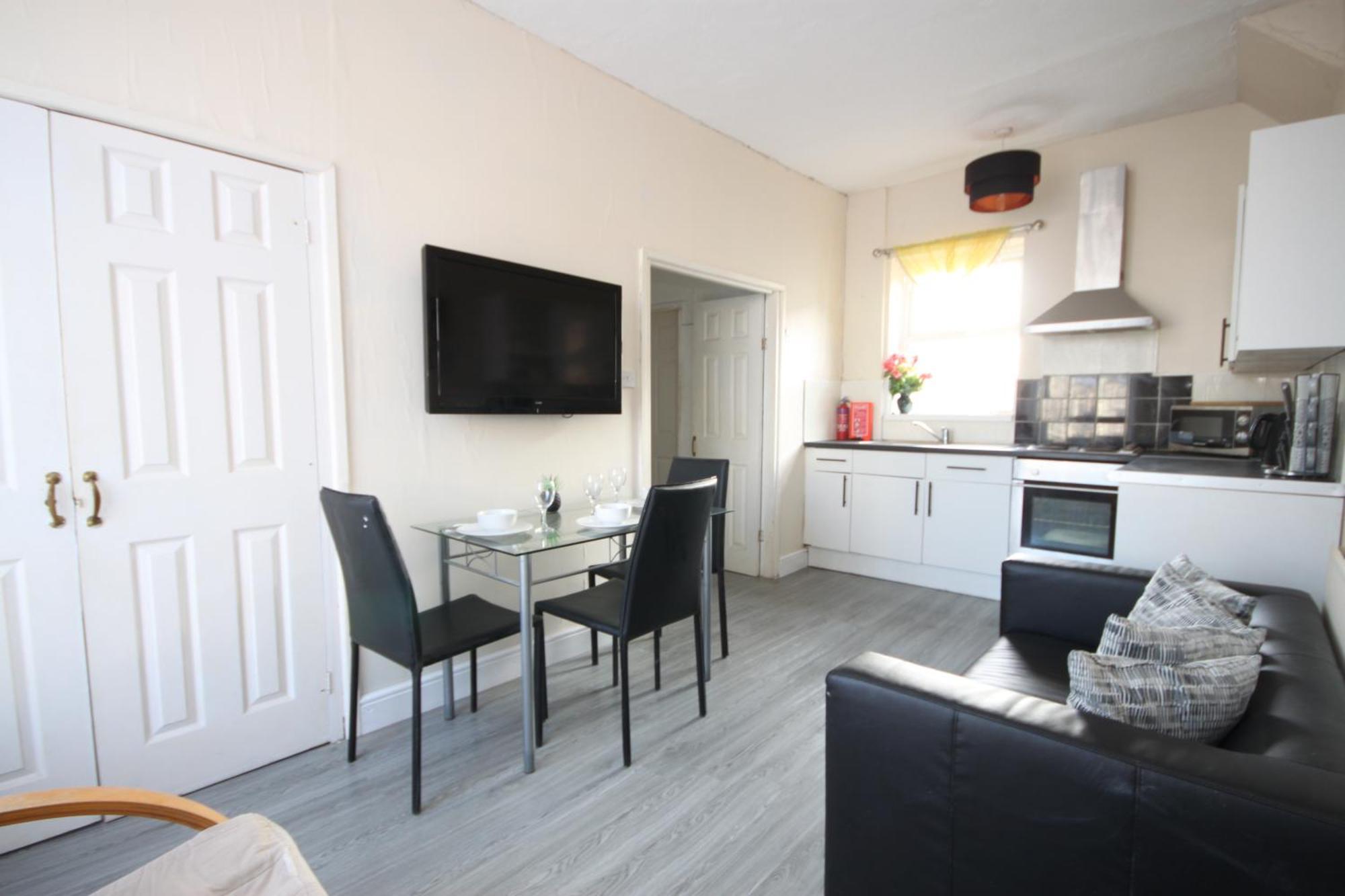 Barton Seaview, Self Catering Studio Apartments, Promenade & Central Beach Location, Families, Couples Or 23 Years Plus Only, Free Parking Blackpool Eksteriør billede