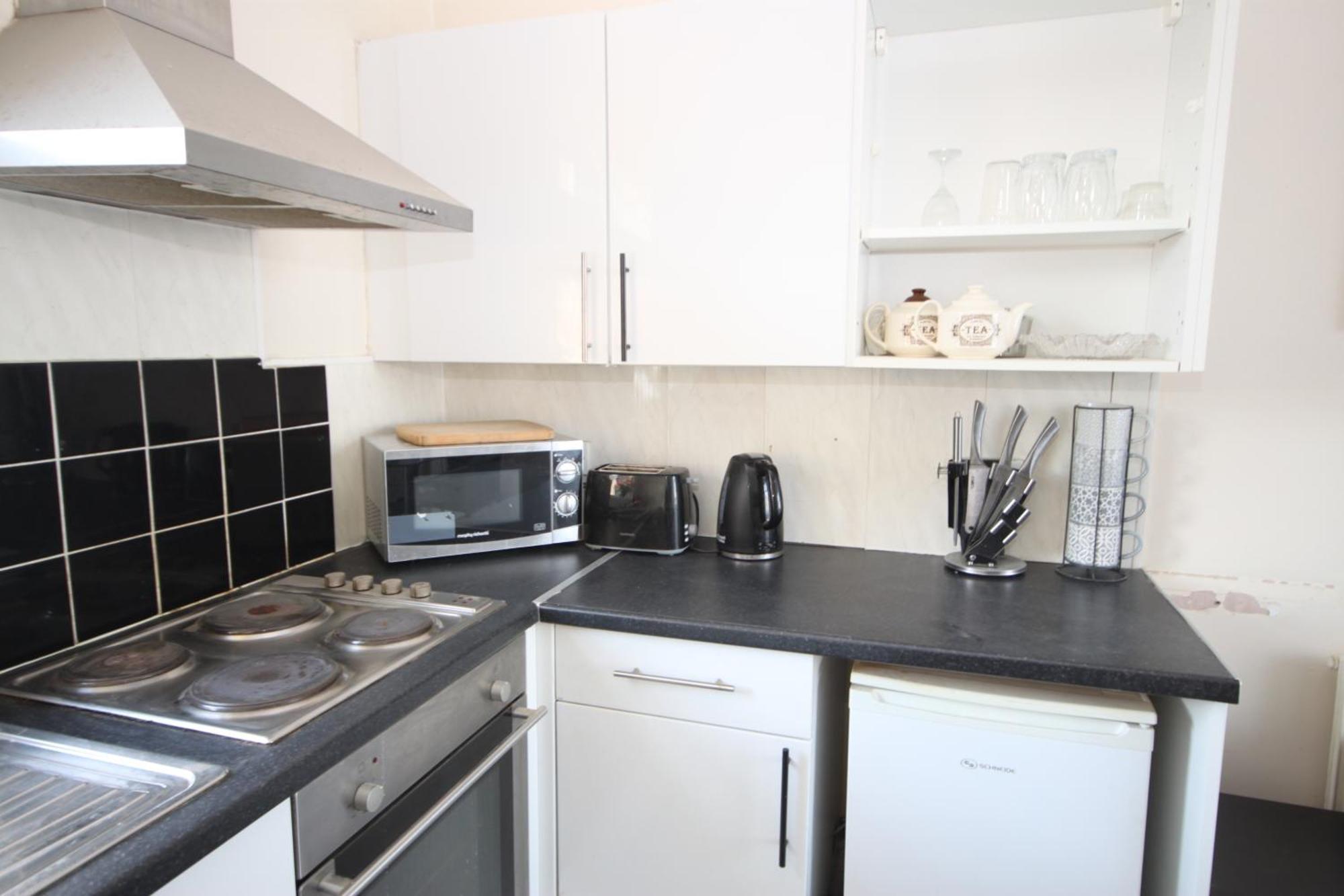 Barton Seaview, Self Catering Studio Apartments, Promenade & Central Beach Location, Families, Couples Or 23 Years Plus Only, Free Parking Blackpool Eksteriør billede